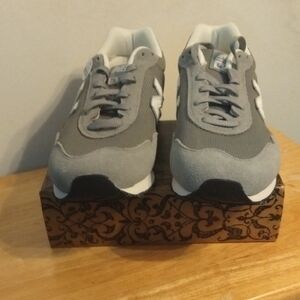 New Men's New Balance Gray Sneakers Xtra Wide